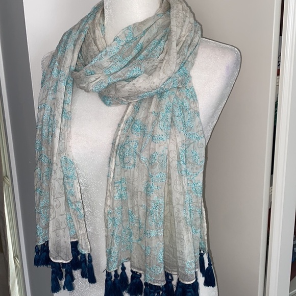 American Eagle White Gray Teal Embroidered Whimsical Wild Flowers Tassels Scarf - Picture 7 of 17